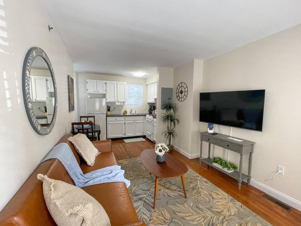2Bed, 15Bath, Multi-Level Townhouse, Sleeps 6